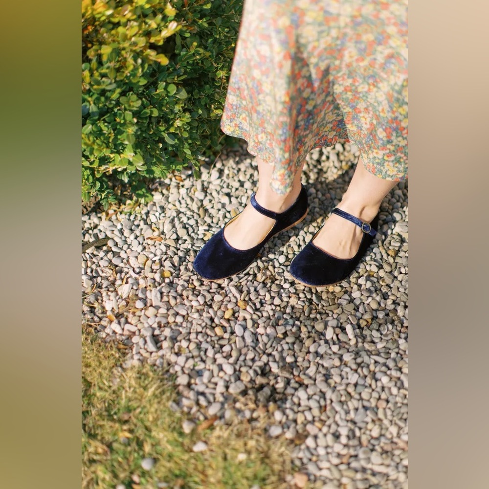 DOEN
Item: MARY JANES
Color: Blue
Size: 37